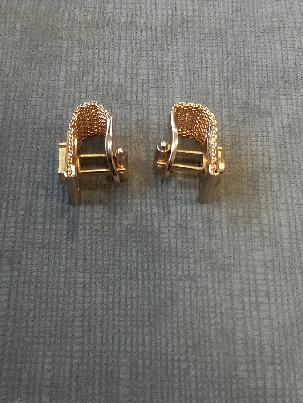 N/A elegant gold